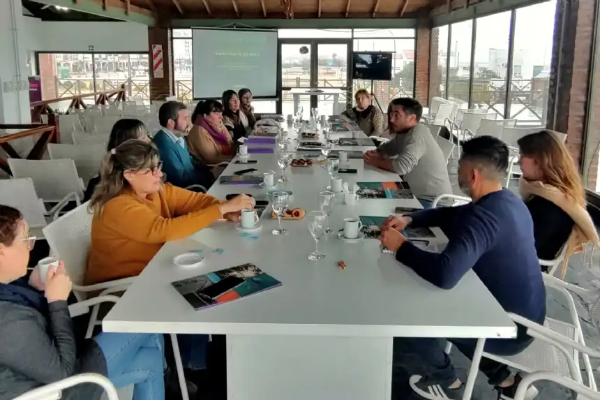 Noticias de Necochea. Turismo presentó el programa Buenos Anfitriones a las autoridades educativas Noticias de Necochea. Turismo presentó el programa Buenos Anfitriones a las autoridades educativas