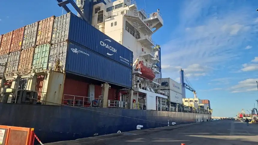 Noticias de Mar del Plata. Zarpó el Primer porta contenedores desde Mar del Plata hacia Santos