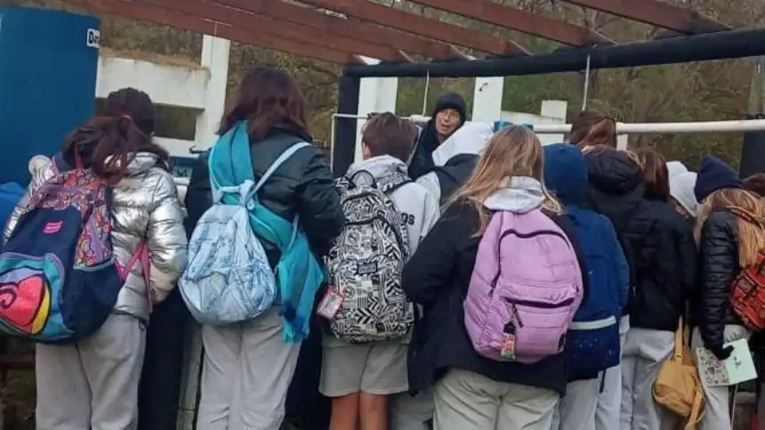 Noticias de Necochea. Alumnos del CEIA reforzaron su proyecto de investigación junto a técnicos de Piscicultura Noticias de Necochea. Alumnos del CEIA reforzaron su proyecto de investigación junto a técnicos de Piscicultura