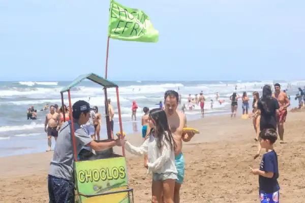 Villa Gesell. Aprobaron la modificación para vendedores ambulantes en las playas de Gesell