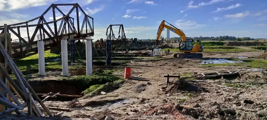 Noticias de Mar Chiquita. Avanza la construcción del nuevo puente sobre el Canal 5 Noticias de Mar Chiquita. Avanza la construcción del nuevo puente sobre el Canal 5