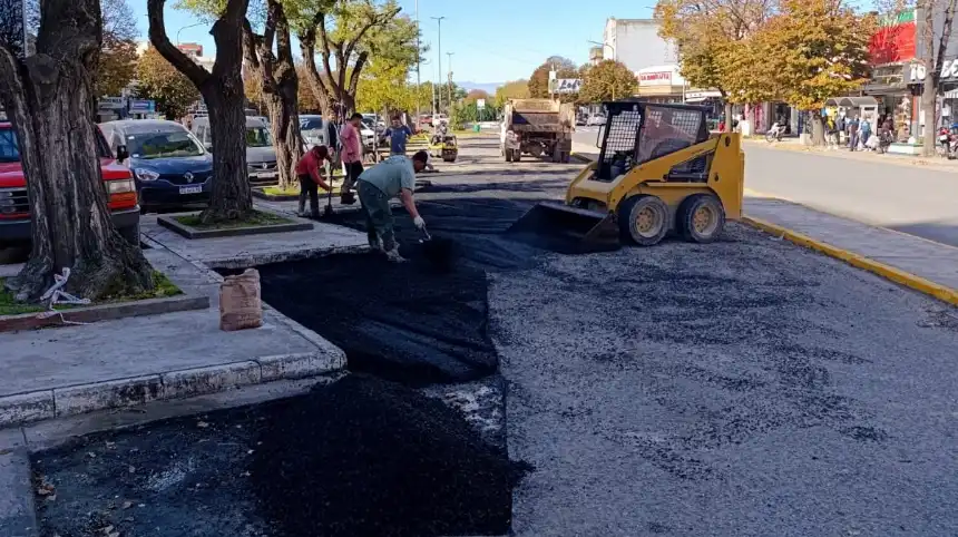 Noticias de Necochea. Avanzan los trabajos de bacheo y mantenimiento en el microcentro Noticias de Necochea. Avanzan los trabajos de bacheo y mantenimiento en el microcentro