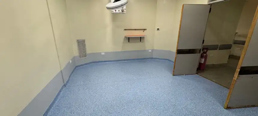 Noticias de Balcarce. Balcarce moderniza quirófanos con pisos sanitarios de última generación Noticias de Balcarce. Balcarce moderniza quirófanos con pisos sanitarios de última generación