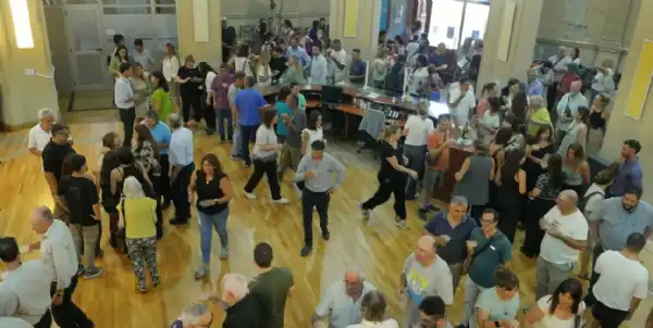 Balcarce. Brindis y reconocimientos a municipales en Balcarce