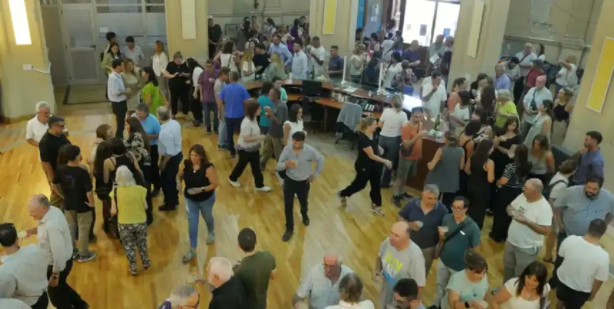 Noticias de Balcarce. Brindis y reconocimientos a municipales en Balcarce