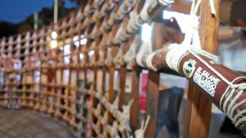 Noticias de Tandil. Buscan recuperar el récord al salame más largo de Argentina Noticias de Tandil. Buscan recuperar el récord al salame más largo de Argentina