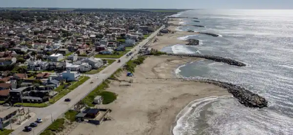 Turismo. Capacitación en turismo: Mar Chiquita se prepara para la temporada