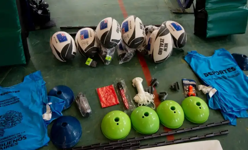 Noticias de Villa Gesell. Cristian Cardozo recorrió Villa Gesell y entregó becas deportivas a jóvenes talentos Noticias de Villa Gesell. Cristian Cardozo recorrió Villa Gesell y entregó becas deportivas a jóvenes talentos