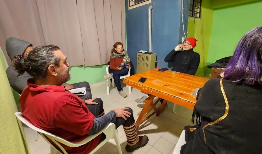 Noticias de Villa Gesell. Daniel Fernández Gómez coordina un taller de escritura teatral en el Centro Cultural Pipach Noticias de Villa Gesell. Daniel Fernández Gómez coordina un taller de escritura teatral en el Centro Cultural Pipach