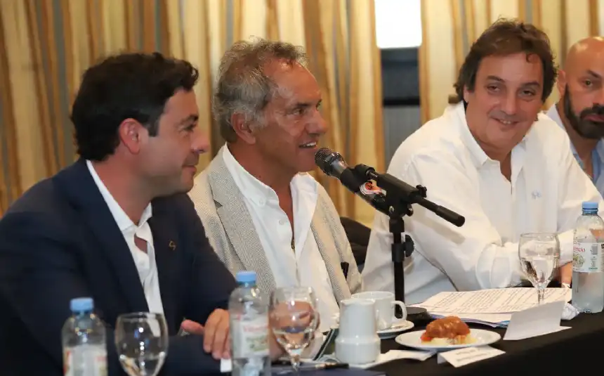 Noticias de Turismo. Daniel Scioli articula en Pinamar un plan para potenciar el verano