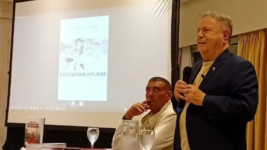 Noticias de Mar del Plata. Eduardo Duhalde presentó su libro en Mar del Plata ante referentes políticos locales Noticias de Mar del Plata. Eduardo Duhalde presentó su libro en Mar del Plata ante referentes políticos locales