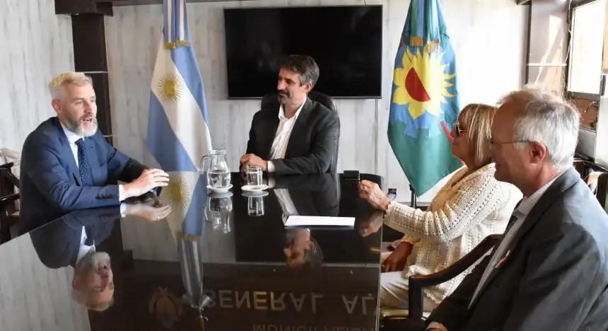 Noticias de Miramar. El Cónsul Italiano visitó Miramar y reforzó lazos culturales Noticias de Miramar. El Cónsul Italiano visitó Miramar y reforzó lazos culturales