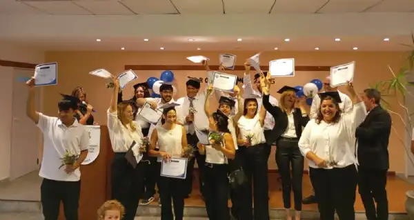 Balcarce. Entrega de certificados del ISFT 246 a estudiantes de Balcarce