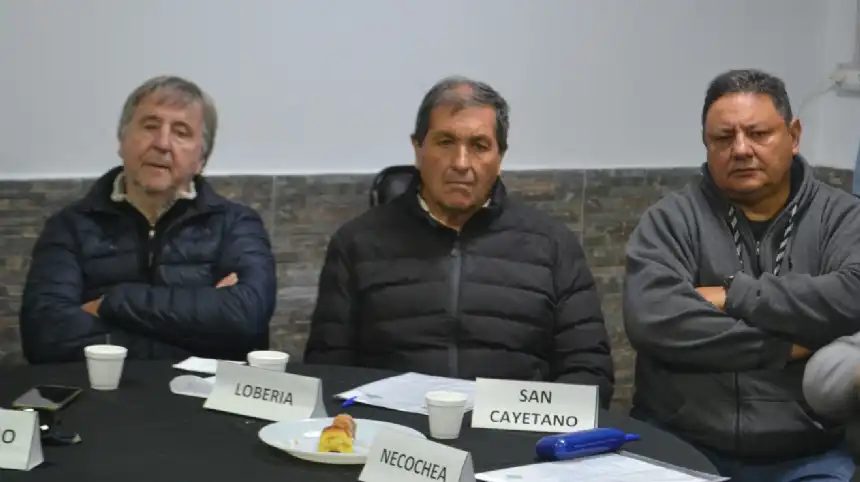 Noticias de Agro y Negocios. Exigen eliminar retenciones al agro en el sudeste bonaerense Noticias de Agro y Negocios. Exigen eliminar retenciones al agro en el sudeste bonaerense
