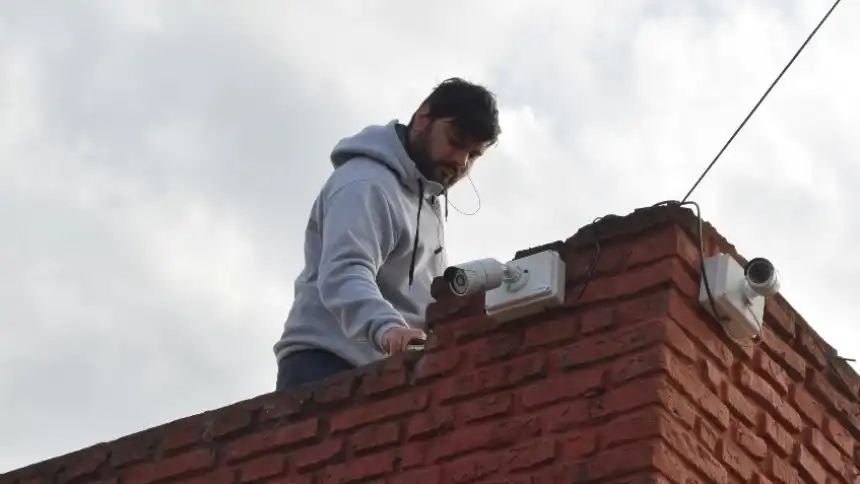 Noticias de Necochea. Expansión del monitoreo y botones antipánico en Ramón Santamarina Noticias de Necochea. Expansión del monitoreo y botones antipánico en Ramón Santamarina