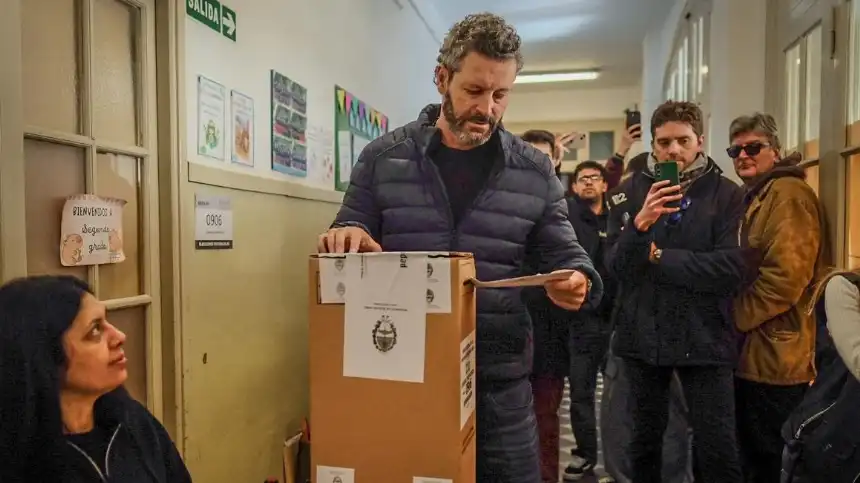 Noticias de Mar del Plata. Fernando Muro, candidato de La Libertad Avanza, votó en Mar del Plata y pidió normalidad en la jornada Noticias de Mar del Plata. Fernando Muro, candidato de La Libertad Avanza, votó en Mar del Plata y pidió normalidad en la jornada