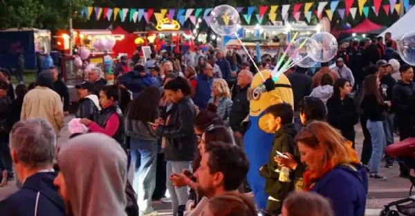 Necochea. Festejo por el aniversario de Necochea reunió a una multitud en el parque