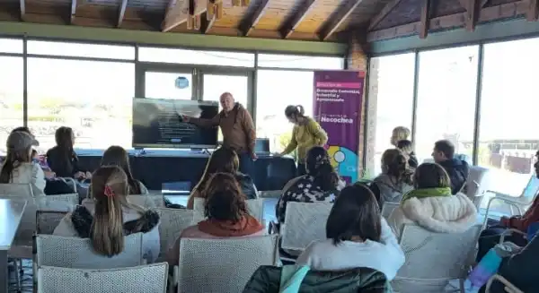 Necochea. Finalizó con éxito el segundo taller de IA generativa en Necochea