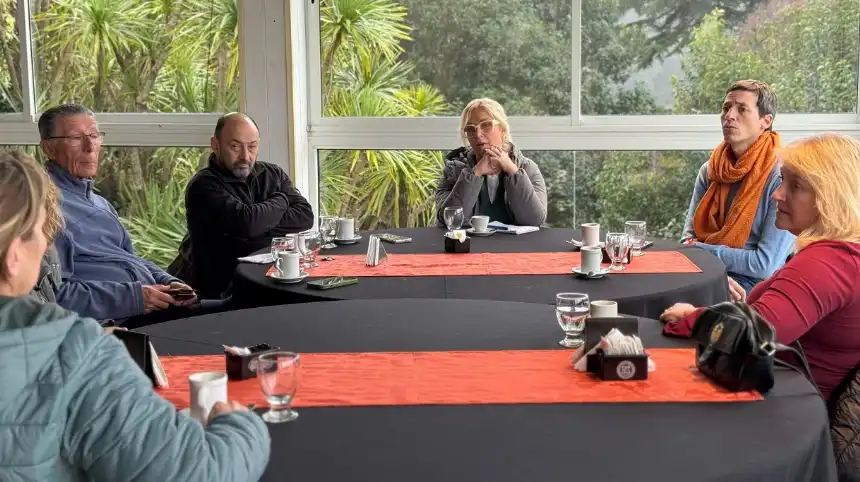 Noticias de Mar del Plata. Gabriela Azcoitía recorrió Sierra de los Padres y alertó sobre el abandono que sienten los vecinos Noticias de Mar del Plata. Gabriela Azcoitía recorrió Sierra de los Padres y alertó sobre el abandono que sienten los vecinos