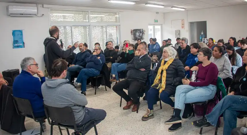Noticias de Tandil. Gustavo Barrera participó en Tandil de un encuentro del Movimiento Derecho al Futuro Noticias de Tandil. Gustavo Barrera participó en Tandil de un encuentro del Movimiento Derecho al Futuro