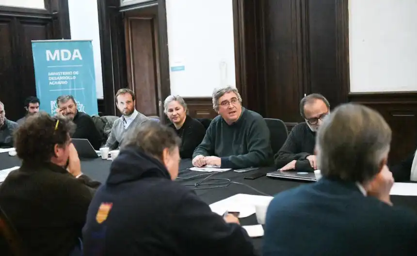 Noticias de Agro y Negocios. Javier Rodríguez lanzó créditos a tasa 0% para productores lecheros bonaerenses Noticias de Agro y Negocios. Javier Rodríguez lanzó créditos a tasa 0% para productores lecheros bonaerenses