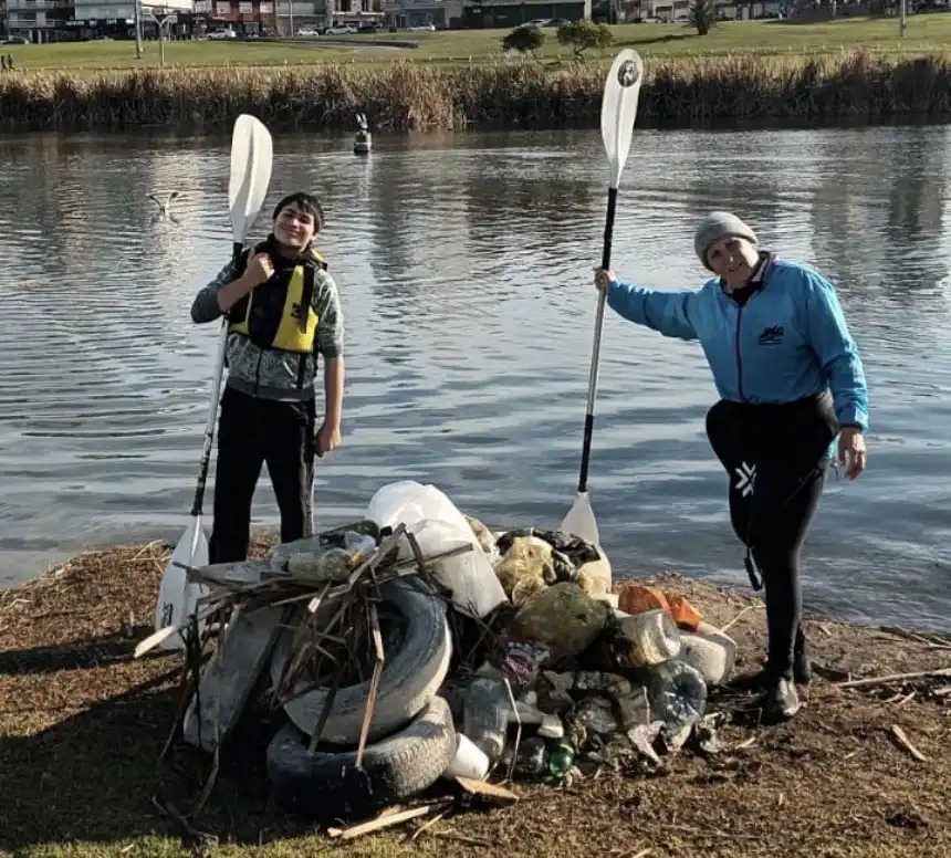 Noticias de Mar del Plata. Kayak y conciencia ambiental limpieza sostenida en la Laguna de Punta Mogotes Noticias de Mar del Plata. Kayak y conciencia ambiental limpieza sostenida en la Laguna de Punta Mogotes