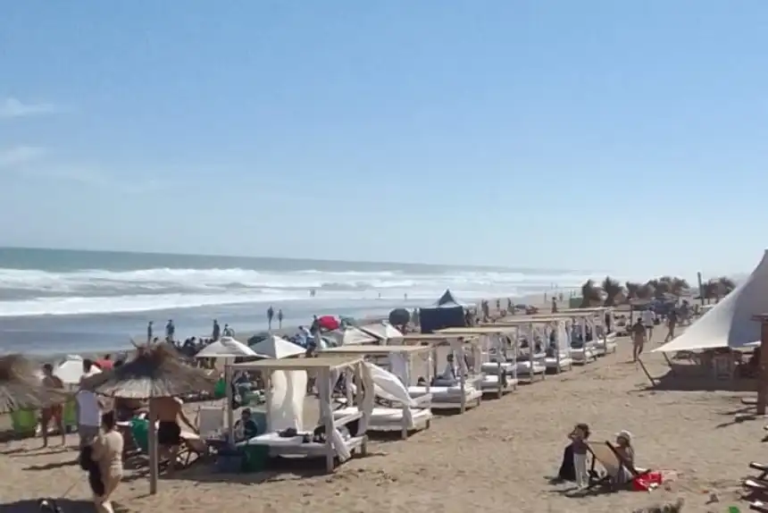 Noticias de Loberia. Las playas de Arenas Verdes colmadas de turistas