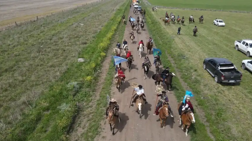 Noticias de Turismo. Lobería celebra la 2ª Cabalgata Ana Beker con música y festival popular