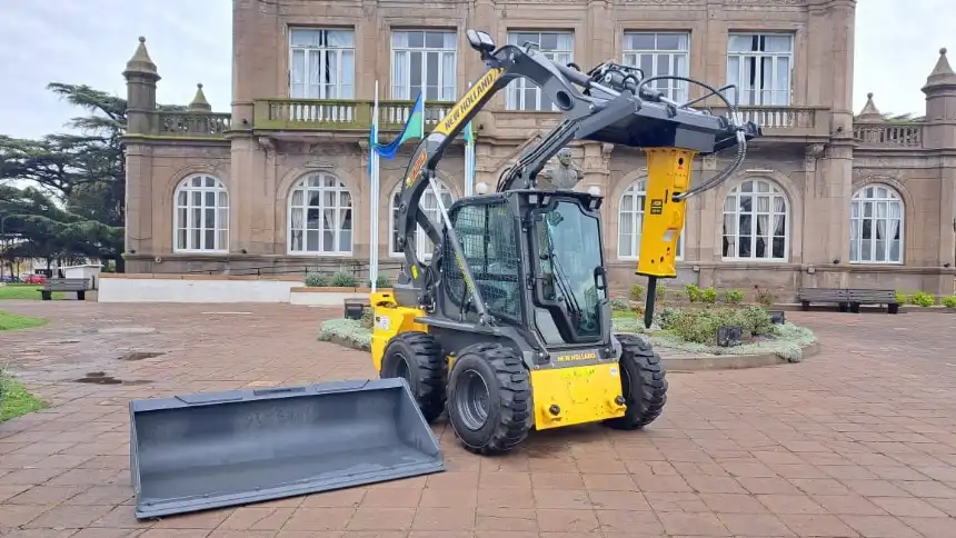 Noticias de Loberia. Lobería incorporó una minicargadora New Holland para reforzar Obras Públicas Noticias de Loberia. Lobería incorporó una minicargadora New Holland para reforzar Obras Públicas