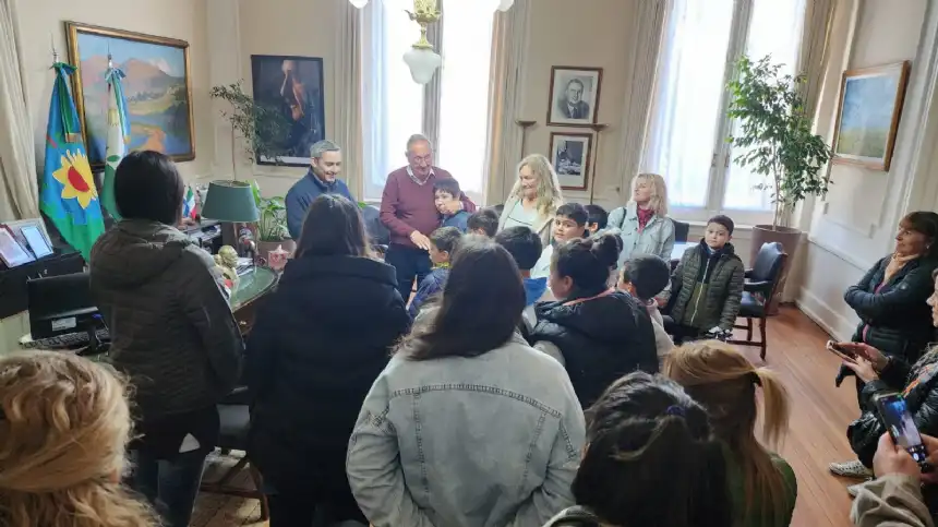 Noticias de Tandil. Lunghi se reunió con integrantes de la comunidad educativa de la Escuela Primaria Nº 7 Noticias de Tandil. Lunghi se reunió con integrantes de la comunidad educativa de la Escuela Primaria Nº 7