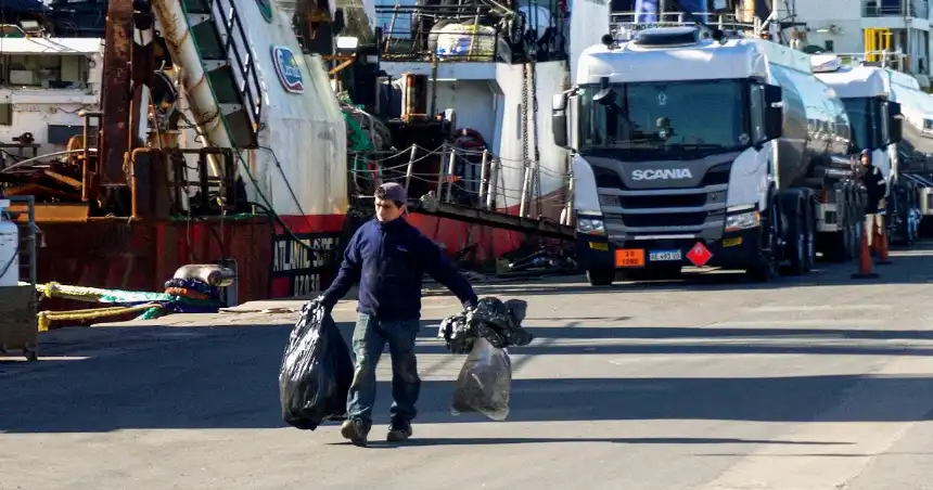 Noticias de Mar del Plata. Mar del Plata implementa nuevo reglamento para residuos de buques en su terminal portuaria Noticias de Mar del Plata. Mar del Plata implementa nuevo reglamento para residuos de buques en su terminal portuaria