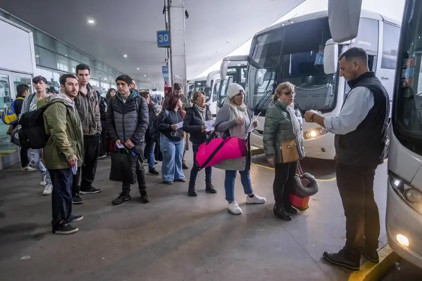 Noticias de Turismo. Más de 1,4 millones de turistas viajaron por el fin de semana largo y gastaron $262.627 millones Noticias de Turismo. Más de 1,4 millones de turistas viajaron por el fin de semana largo y gastaron $262.627 millones