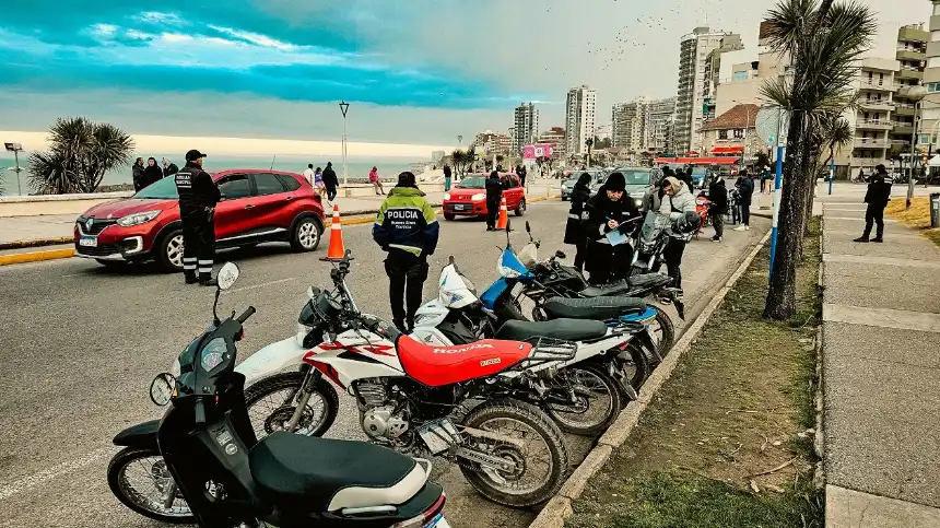 Noticias de Mar del Plata. Más de 1.900 trapitos fueron infraccionados y casi 2.800 motos secuestradas en Mar del Plata Noticias de Mar del Plata. Más de 1.900 trapitos fueron infraccionados y casi 2.800 motos secuestradas en Mar del Plata