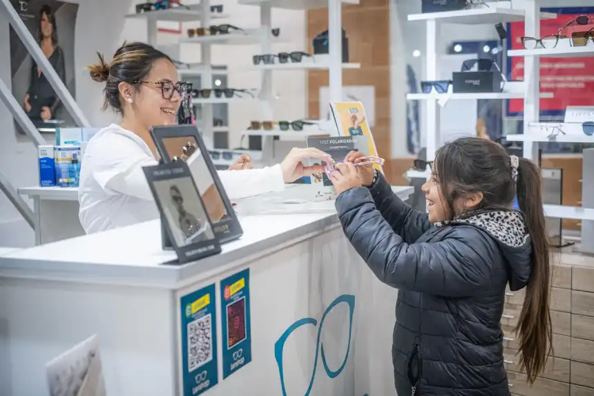 Noticias de Mar del Plata. Más de 450 alumnos fueron evaluados en la campaña Salud Visual en tu Escuela Noticias de Mar del Plata. Más de 450 alumnos fueron evaluados en la campaña Salud Visual en tu Escuela