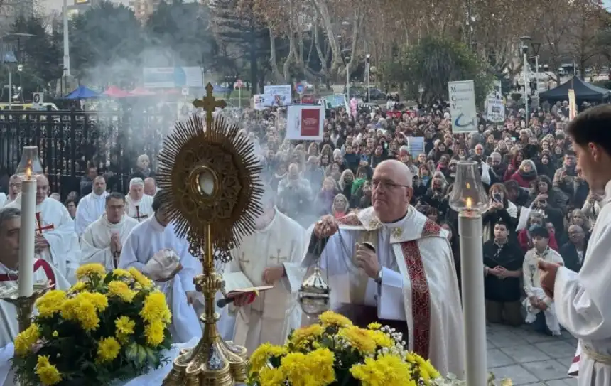 Noticias de Mar del Plata. Multitudinaria celebración de Corpus Christi en el centro de Mar del Plata Noticias de Mar del Plata. Multitudinaria celebración de Corpus Christi en el centro de Mar del Plata