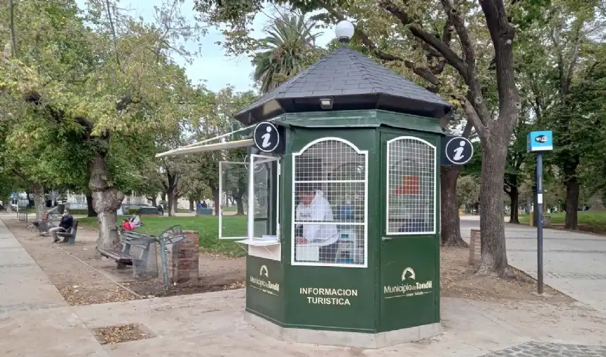 Noticias de Turismo. Nuevo punto de atención turística en Plaza Independencia de Tandil