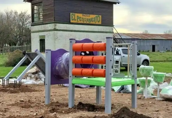 General Alvarado. Avanzan las obras en el Paseo El Pensamiento de Otamendi