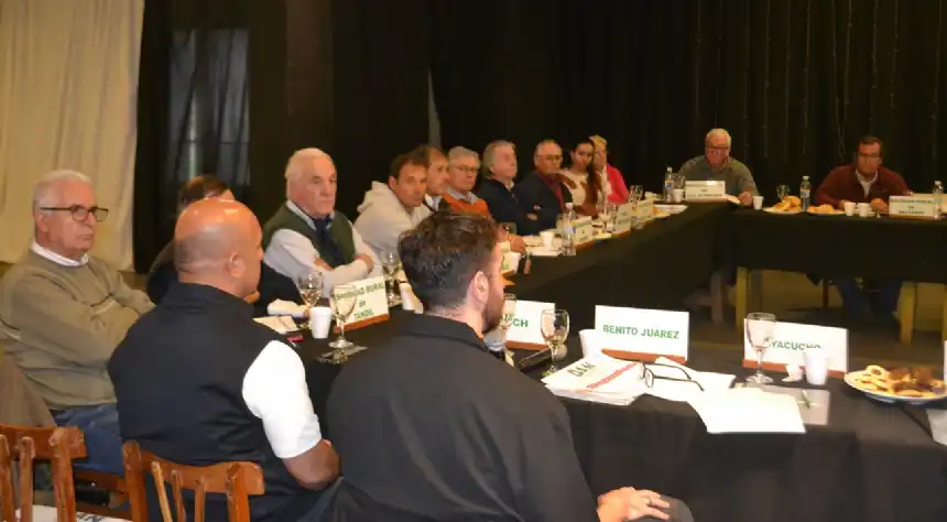 Noticias de Agro y Negocios. Organizaciones rurales debatieron sobre vacunación antiaftosa y cambios en Puerto Quequén Noticias de Agro y Negocios. Organizaciones rurales debatieron sobre vacunación antiaftosa y cambios en Puerto Quequén