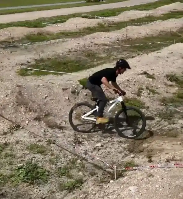 Loberia. PumpTrack de Lobería avanza con nuevos desarrollos en el Camino de Sirga