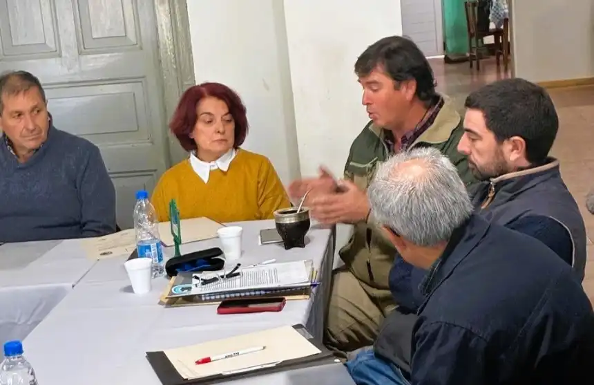 Noticias de Agro y Negocios. Reclamos por retenciones, caminos rurales e INTA marcaron la reunión de las rurales del sudeste Noticias de Agro y Negocios. Reclamos por retenciones, caminos rurales e INTA marcaron la reunión de las rurales del sudeste