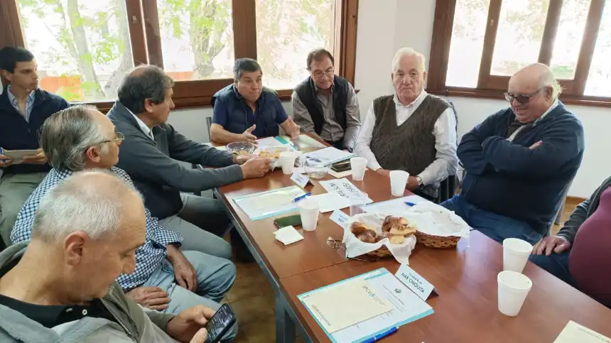 Noticias de Agro y Negocios. Rurales del Sudeste reclamaron soluciones hídricas y debatieron el futuro del Puerto Quequén Noticias de Agro y Negocios. Rurales del Sudeste reclamaron soluciones hídricas y debatieron el futuro del Puerto Quequén