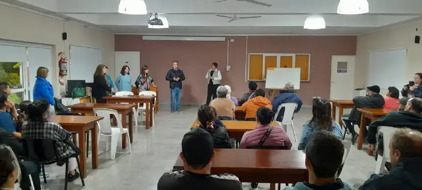 Noticias de Loberia. Trabajadores municipales podrán completar sus estudios con un programa especial Noticias de Loberia. Trabajadores municipales podrán completar sus estudios con un programa especial