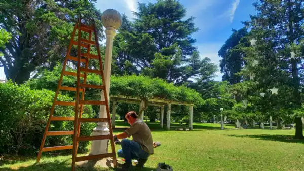 Balcarce. Un rayo causó daños eléctricos en Plaza Libertad
