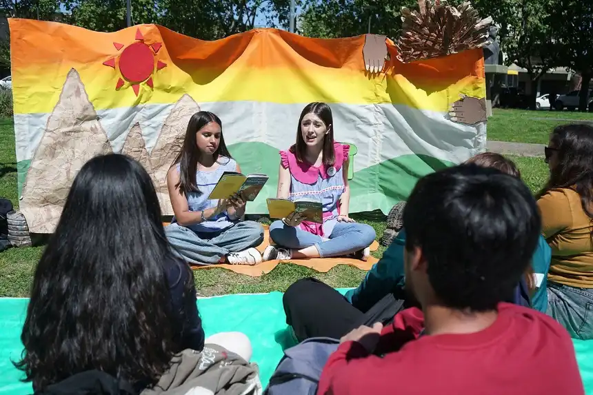 Noticias de Necochea. Unos 500 estudiantes participan de la Maratón de Lectura Noticias de Necochea. Unos 500 estudiantes participan de la Maratón de Lectura