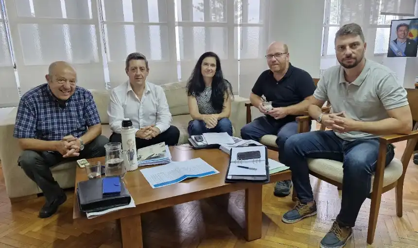 Noticias de Mar Chiquita. Wischnivetzky y Paredi gestionan nuevas obras hídricas con la Provincia Noticias de Mar Chiquita. Wischnivetzky y Paredi gestionan nuevas obras hídricas con la Provincia