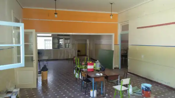 Tandil. Avanzan obras en la escuela de Gardey con apoyo municipal