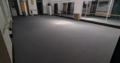 Tandil. Cambian el piso en escuela de danza de Tandil