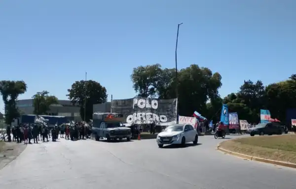 General Pueyrredon. Corte de ruta en Libertad y Champagnat contra la reforma laboral