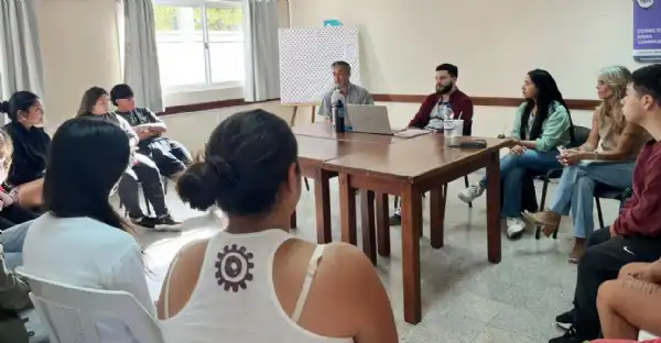 Loberia. La Municipalidad de Lobería otorgó becas residenciales a 33 estudiantes