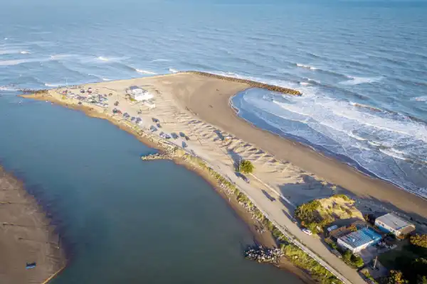 Turismo. Mar Chiquita atrae visitantes, pero la temporada 2026 es compleja